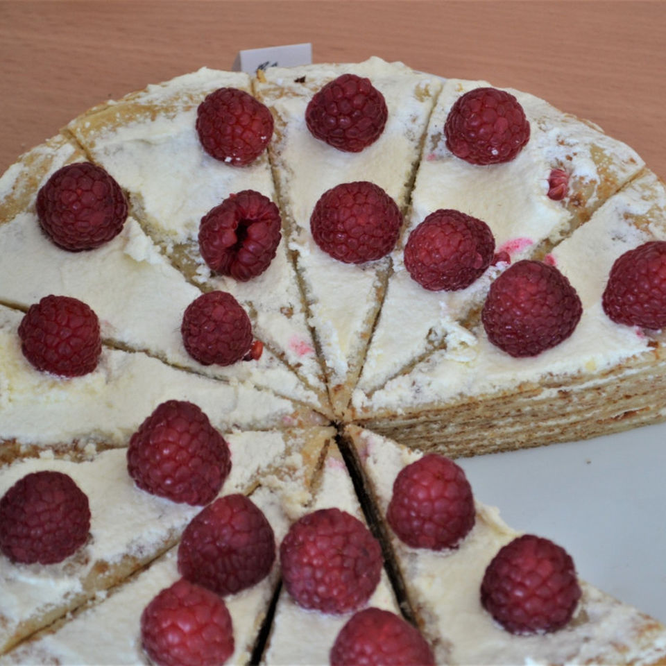 Bake sale of Y6H supporting Červený nos