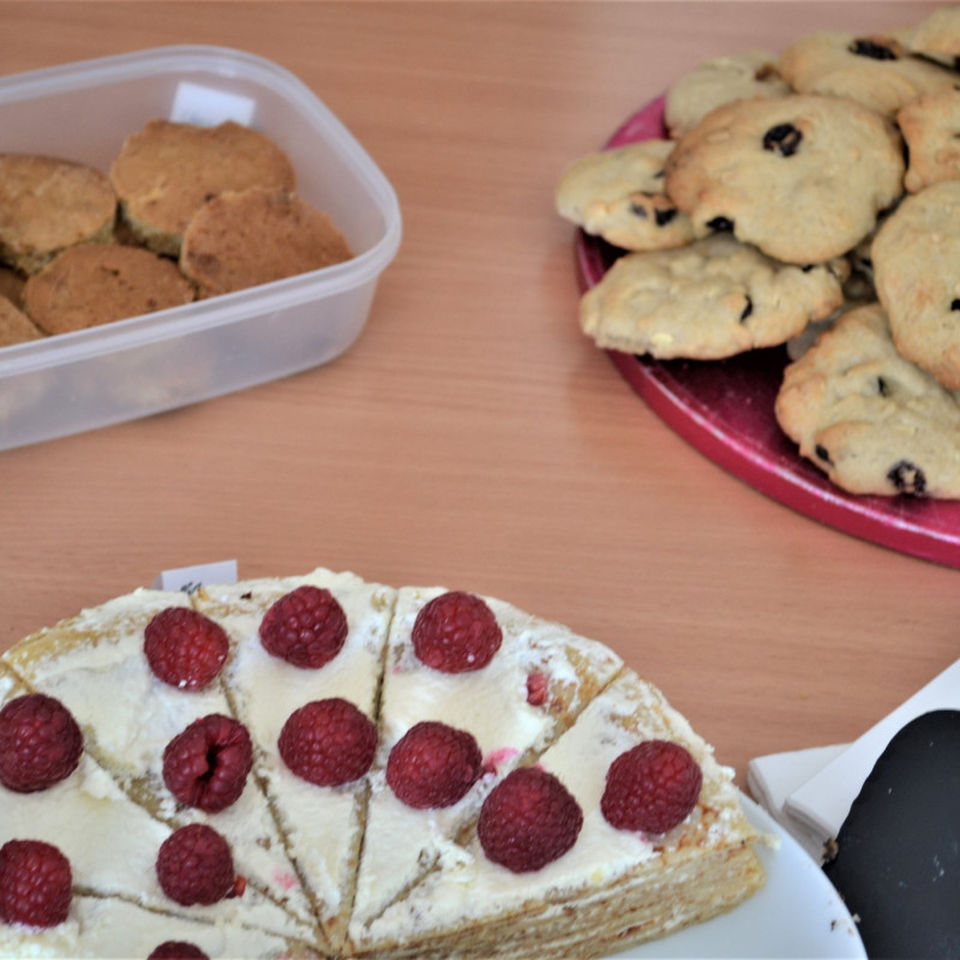 Bake sale of Y6H supporting Červený nos