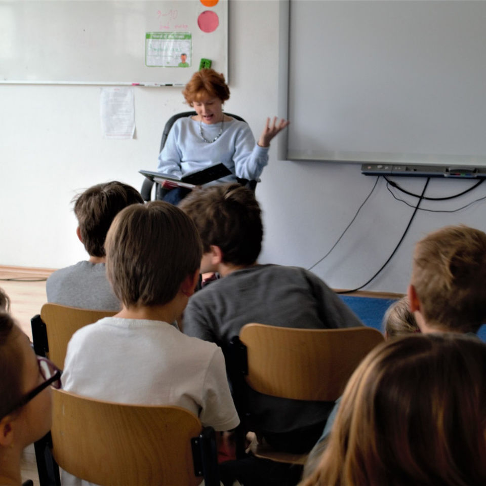 Trio publishing reads to CIS students
