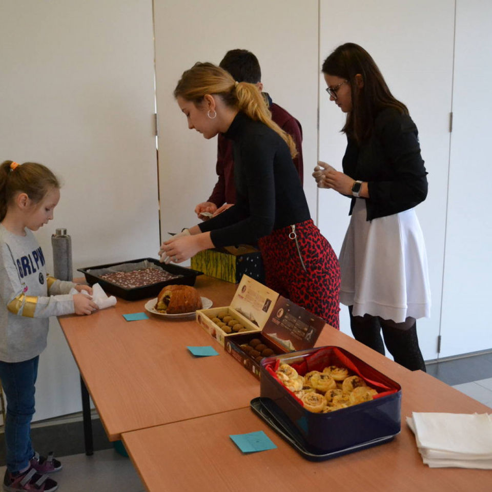 Valentine’s Bake Sale of Y10P students