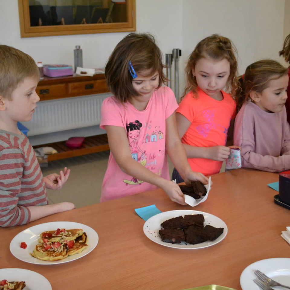 Valentine’s Bake Sale of Y10P students