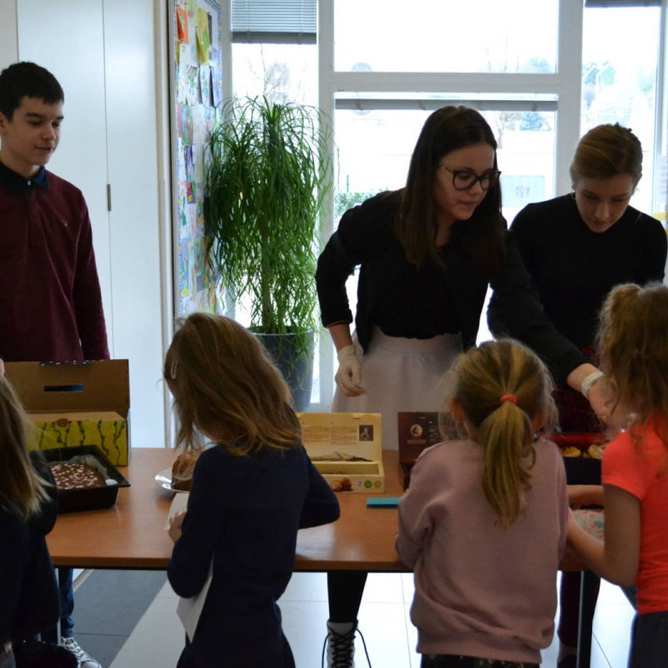 Valentine’s Bake Sale of Y10P students