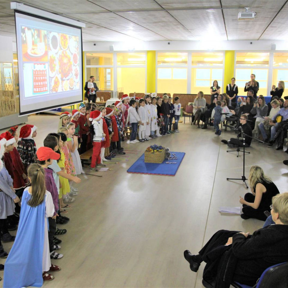 Y2 Christmas Performance