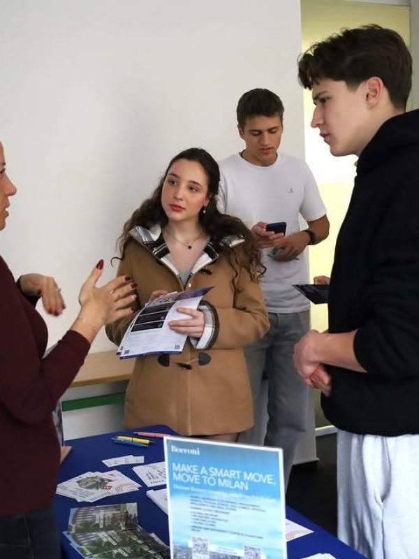 Instagram @cambridgeschool.eu