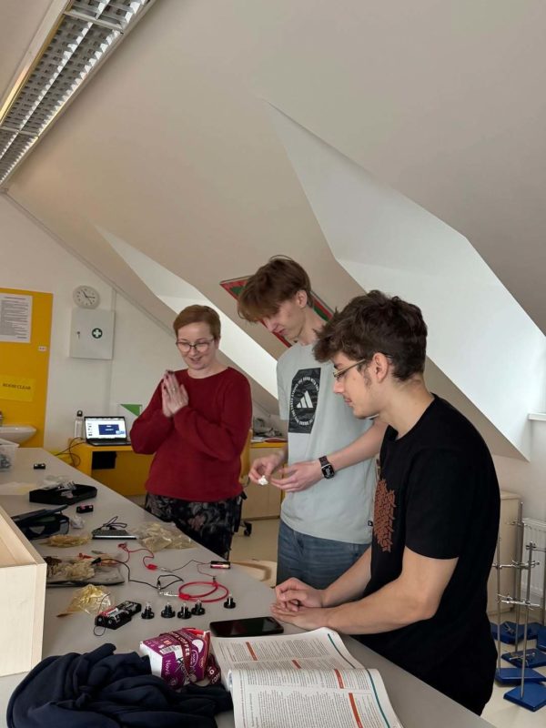 Instagram @cambridgeschool.eu