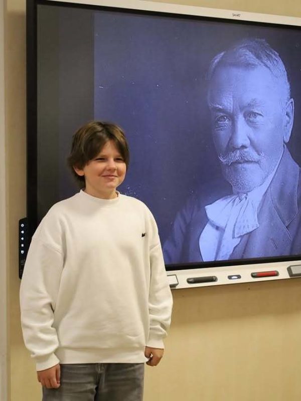 Instagram @cambridgeschool.eu